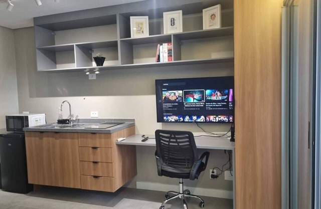 Functional studio 300m from the Santos-Imigrantes subway station. Building with Swimming Pool and Gym
