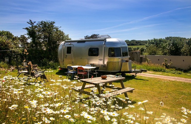 Funky Airstream with stunning tin mine views -10mins Surfing & Swimming Beaches