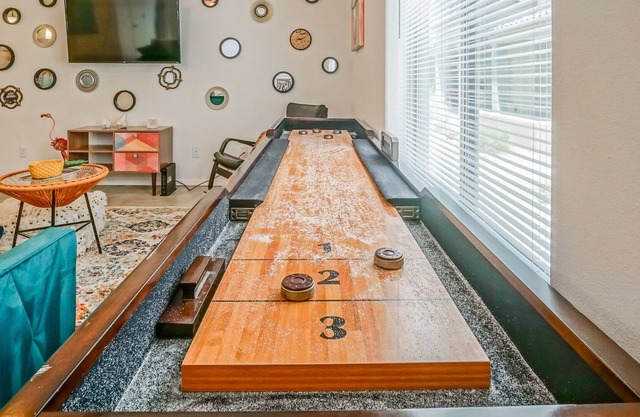 FUNKY FUN 3bd, 2. 5ba, 2 KINGS, Shfflbrd, Walk2Zoo