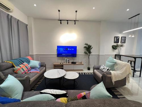 FunkyVila5 16PX 4BR Near188Tower, Artstreet, HTTA