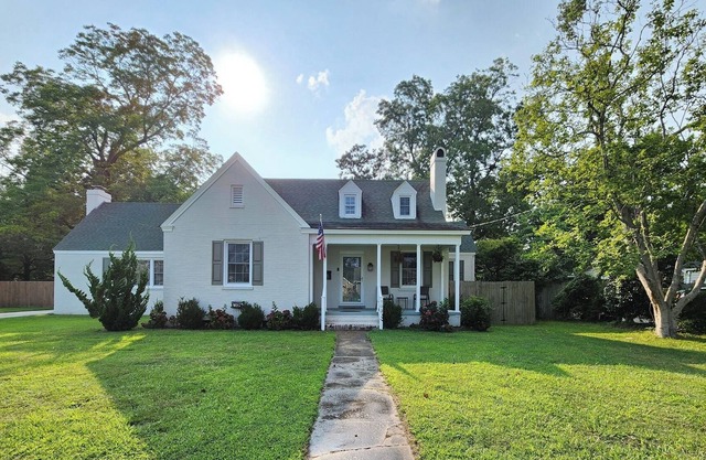 Fur baby friendly home close to the water, downtown and the University.