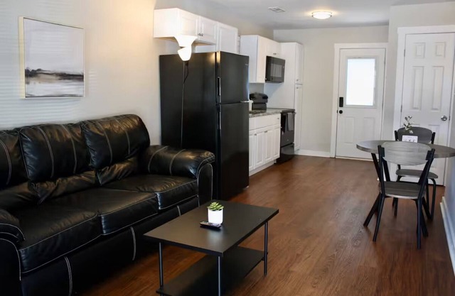 Furnished 1 Bedroom Apartment Near Redstone
