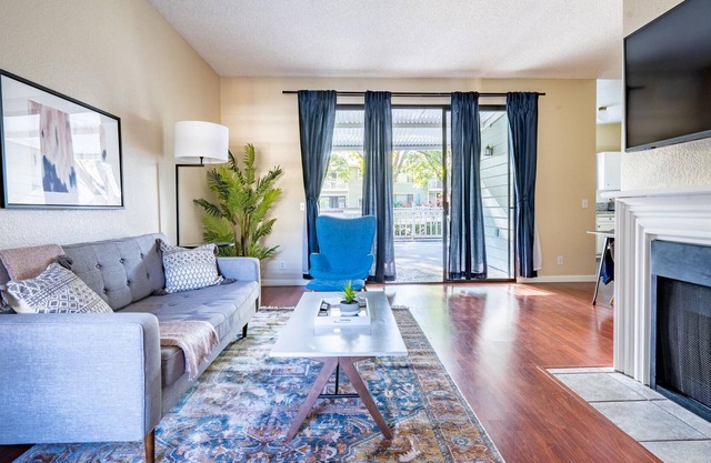 Furnished 2BR Condo in Fremont with Parking