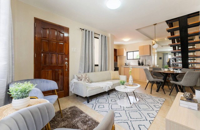 Furnished 3BR House | WiFi, Netflix, Washer and Parking
