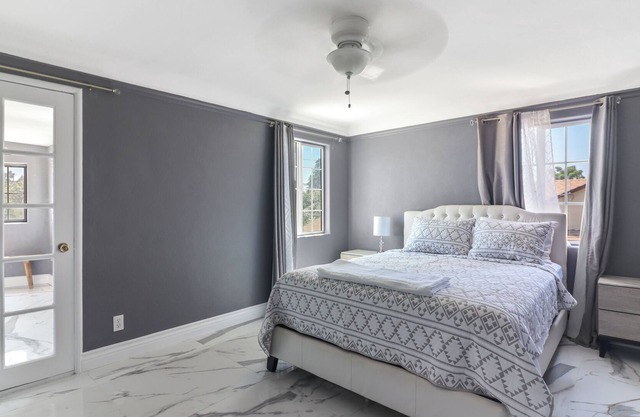 Furnished and Private Bedroom—Marble Home 5 min from Disneyland!