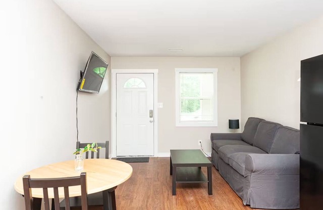Furnished Apartment near Gate 8 of Redstone