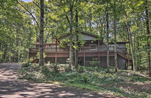 Furnished Deck w/ Views: Hot Springs Cottage