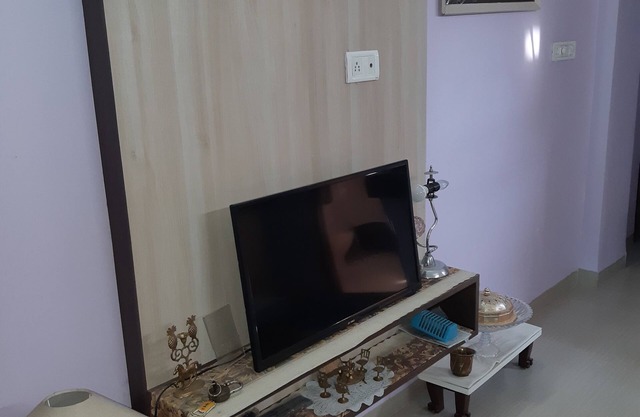 Chambre meublée disponible pour les invités pour une courte période à des frais nominaux