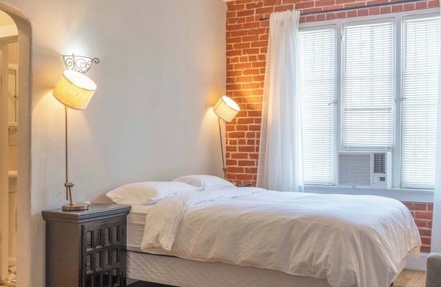 Furnished Studio in Silver Lake