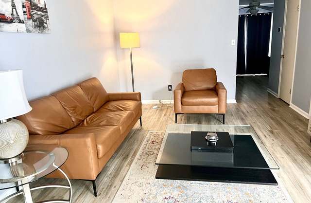 Furnished Townhome close to HPU / Furniture Mkt