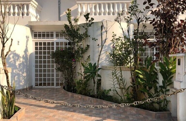 Maison de ville meublée à 200 mètres de la plage avec air cond. (11) 968421927 ce qui est