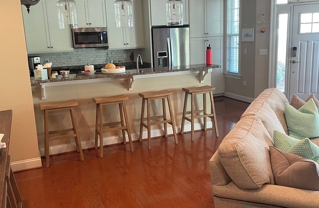 Furnished Winter Rental; Walk to beach; Ground floor condo;