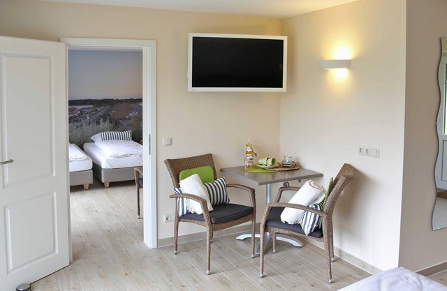 FZ 9-11 / 2-pièces-cuisine sans cuisine (48m², 4 pers.) - lit + vélo | B & B | Bike Pension Ostseeland Rerik