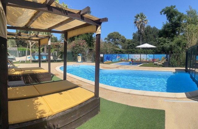 Gîte 4 Personnes Avec Piscine Dans Village de Vacances