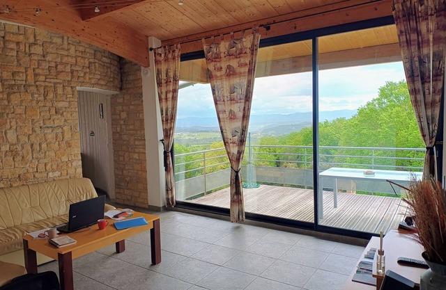 Gîte "corbières" en Pleine Campagne Dans un Parc Naturel Avec Piscine