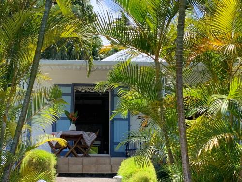 Gîte créole de charme avec piscine, climatisation et parking - Proche plage Grand'Anse - FR-1-786-29