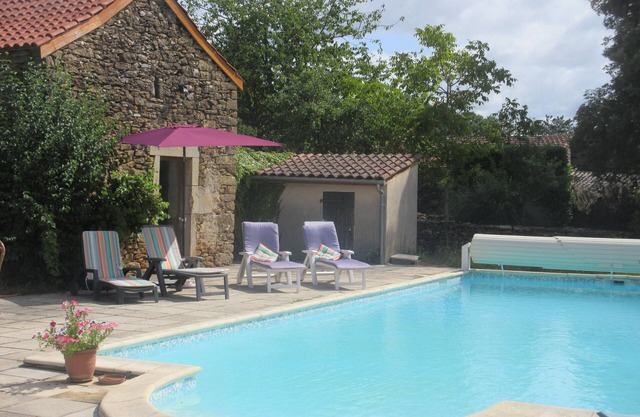 Gîte dans maison en pierre, avec piscine, à la campagne, proche Villefranche.