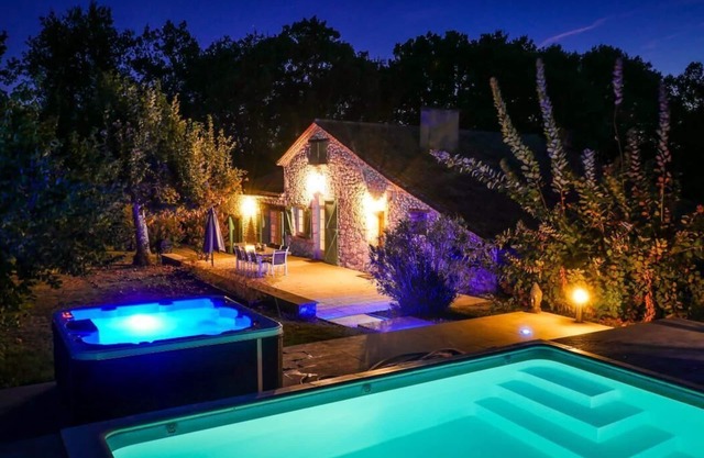 Gîte de la Truffière , piscine chauffée et jacuzzi