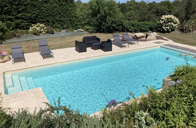 Gîte de Penn Ar Roz: 3 épis côté mer à GUILER-SUR-GOYEN , 4-5 pers, piscine.
