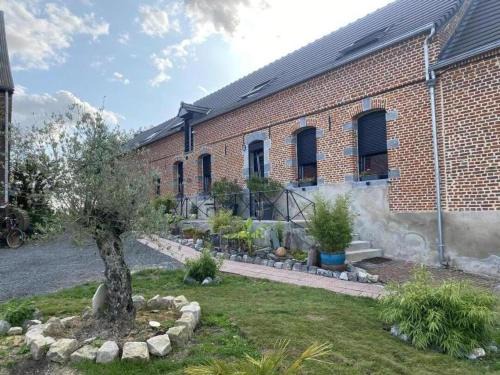 Gîte familial tout inclus avec cour, terrasse et équipements équestres, proche du Parc Naturel de l'Avesnois - FR-1-510-190