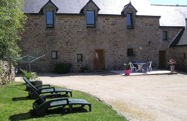 Quiet cottage in a picturesque countryside