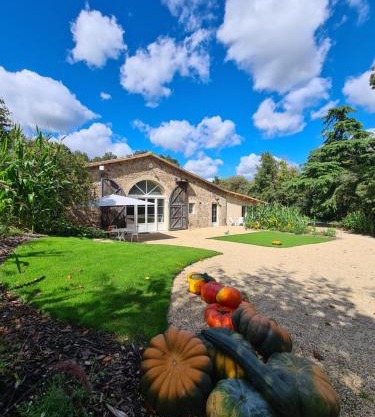 Gîte Le Puy Martineau piscine privée intérieure chauffée à 10 min du Puy du Fo