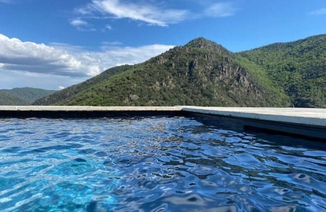 Gîte Lou treillat Villa avec Piscine chauffée