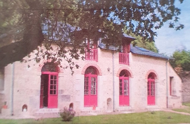 Gîte Ecuries du château de Jallanges pour 18 pers & piscine privative (12x2.5m)