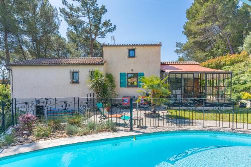 Gîte proche aix marseille piscine