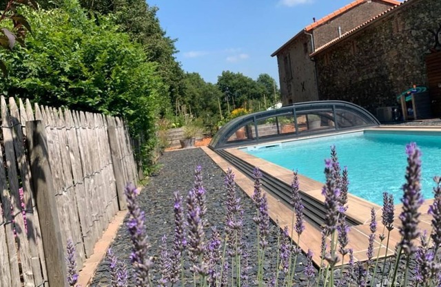 Location Gîte 8 personnes 4 chambres Piscine Meublé de tourisme 4*