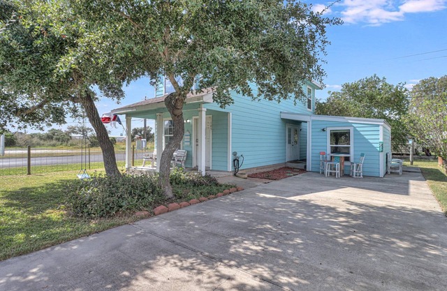 G & J Paradise! Charming home in peaceful Holiday Beach, bring the boat!