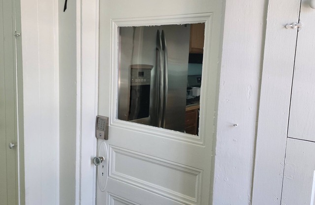 G St Inn Unit 7 Cozy 2-bedroom apartment in charming Hampton with AC, WiFi
