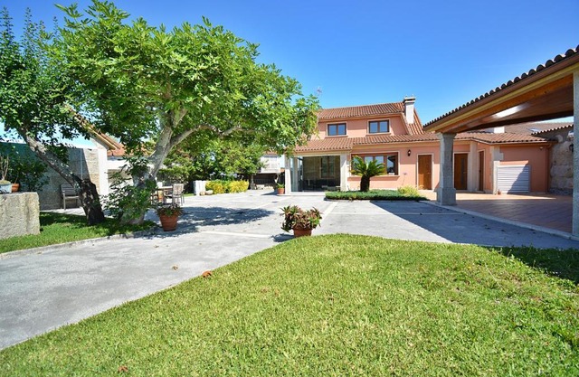 GALIHOST - Casa con precioso jardín en Vilanova de Arousa