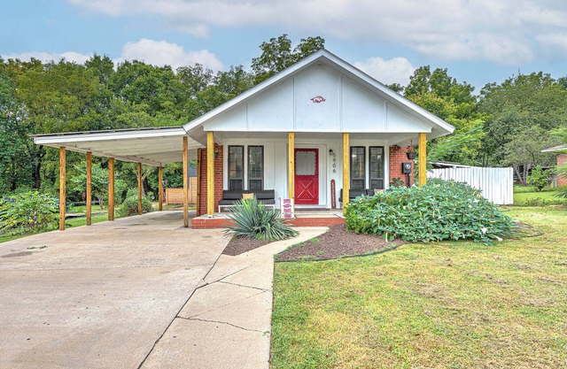 Game Day Getaway: Pet-Friendly w/ Pac-Man Arcade