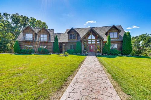 Game Room, Deck and Yard Lake of the Ozarks Retreat