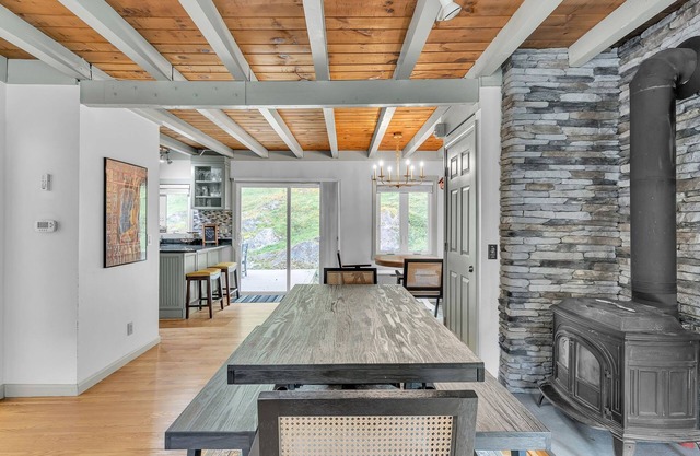 Game Room + Hot Tub - 7BR updated home