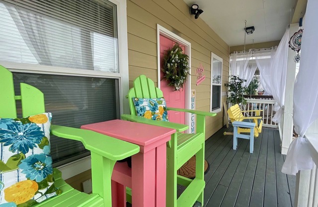 GaMe RoOm, LAKE, Sleep 10, Beach, Casino - Pink