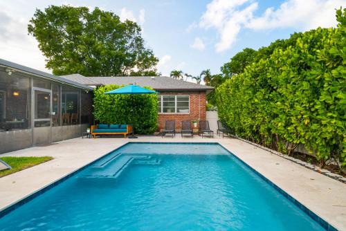 Game Room Pool Fun, Close To Downtown Life