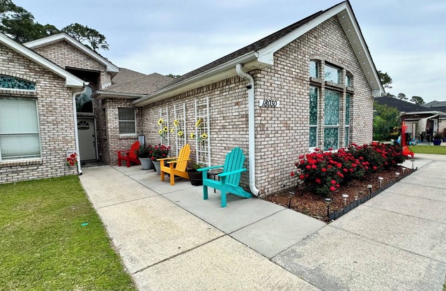 GaMe RoOm, Sleep 12, Colorful Back Yard, Beach(A)