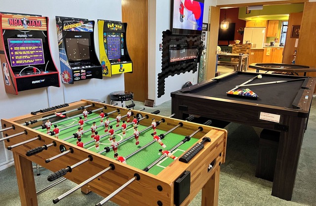 Gamer's Paradise. Adventure Arcade. Family fun. Cal King Bed included