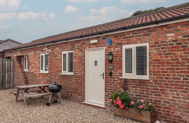 GANNET, pet friendly, character holiday cottage in Flamborough