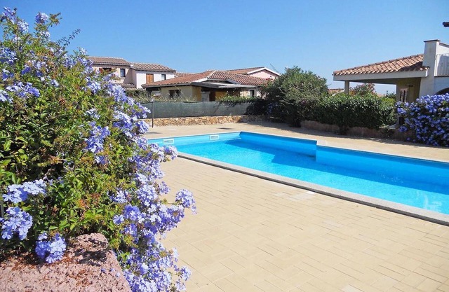 JARDIN ET PISCINE VILLAS À DEUX PAS DE LA MER SAN TEODORO