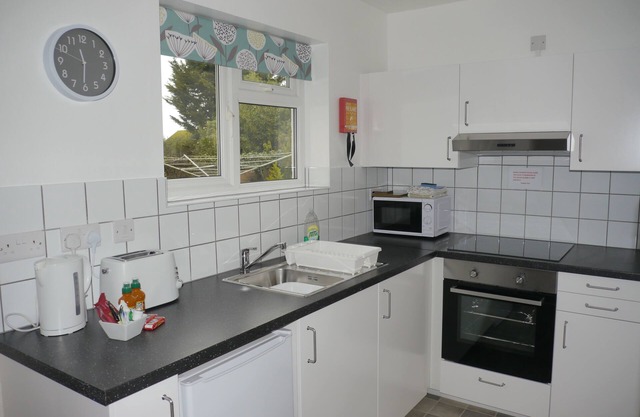 Apartment 4 Garden Access-Appartement-Salle de bain et douche-Vue sur Jardin
