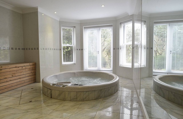 Appartement Jardin avec Bain à Remous et Sauna