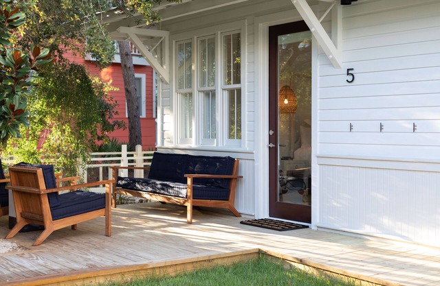 Garden Bungalow Seaside, FL! Stunning Renovation, Steps to Beach