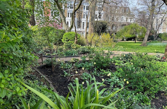 Garden cottage in the middle of Nottinghill. Walk to great food, tube & shops