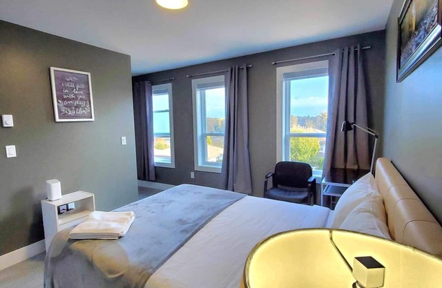 Mountain Retreat 3 BR Garden House Near Hwy1/ Fishing/ Heritage Park / Coliseum