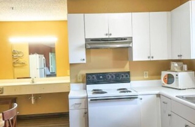 Garden Inn & Suites