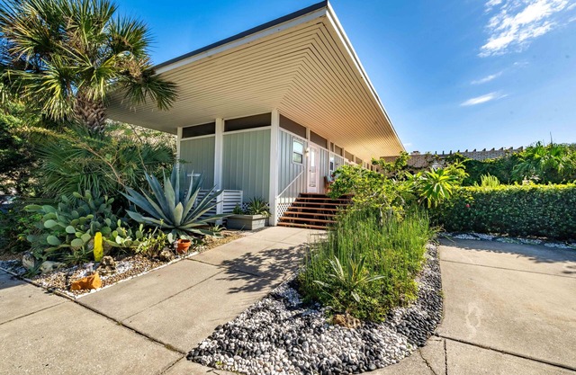 Garden Suite in midcentury modern oceanfront estate with oceanfront pool