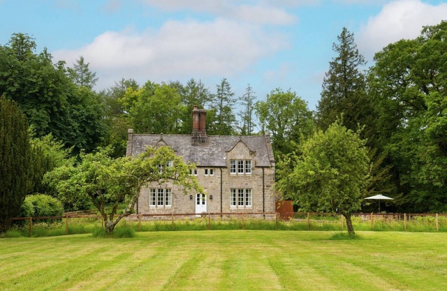 Gardener's Cottage, Twizell Estate - Sleeping 6 guests in 3 bedrooms